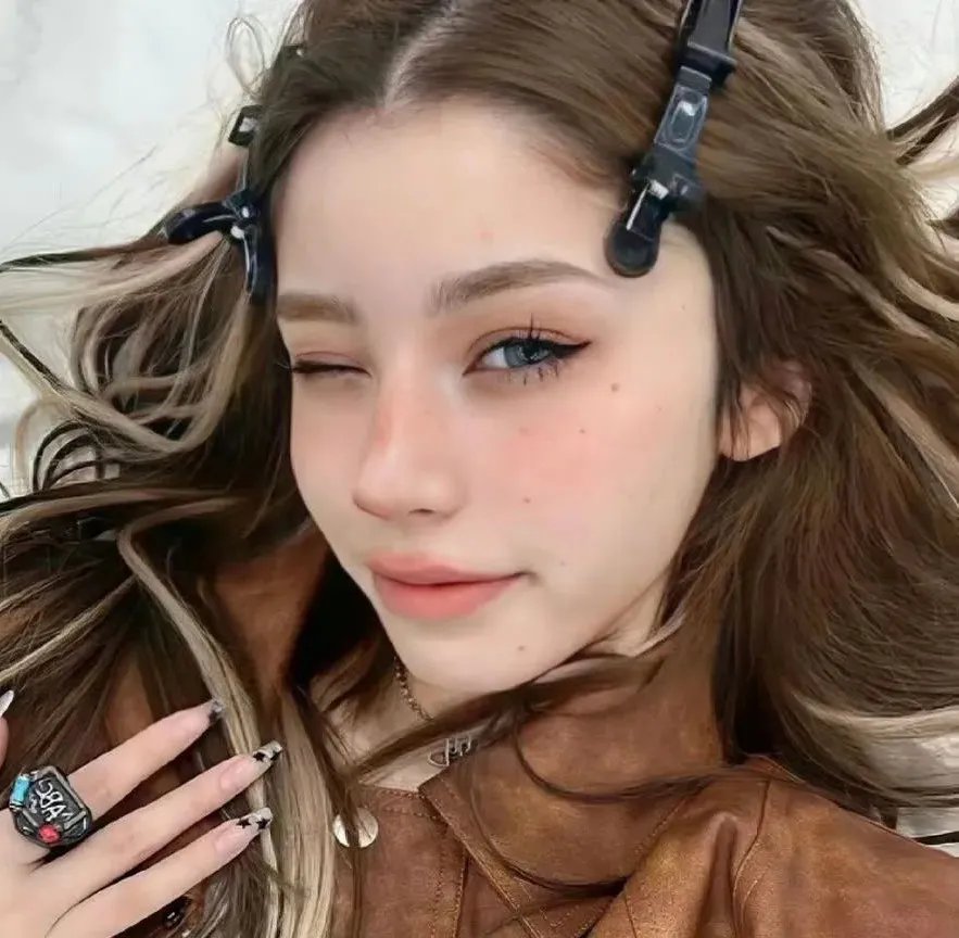蕾哈娜内衣秀4